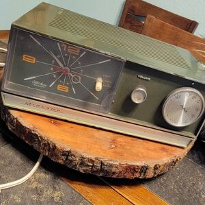 Midland Retro‎ Radio - Olive Green